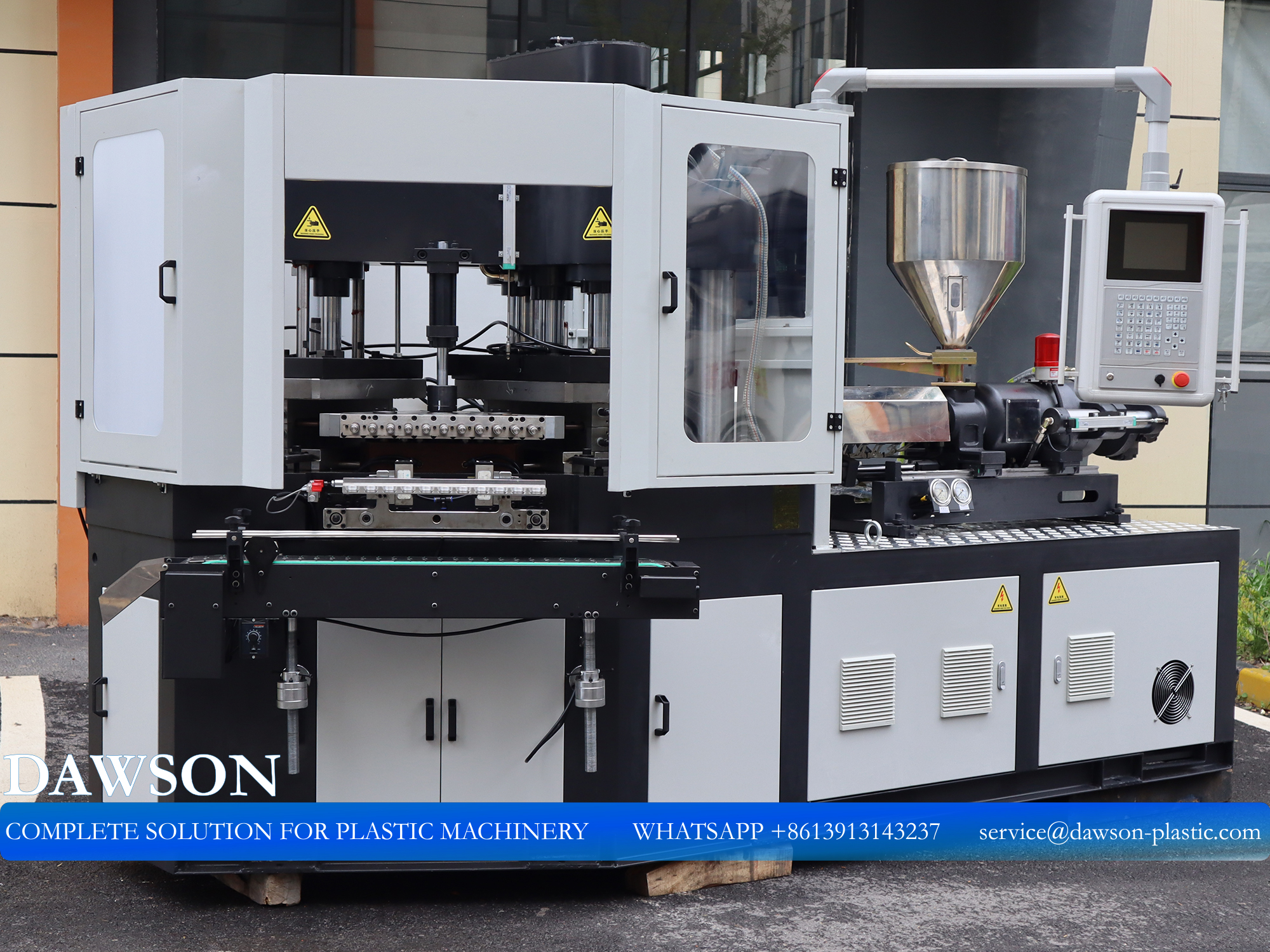 La máquina avanzada de moldeo por inyección y soplado debuta en nuestra fábrica