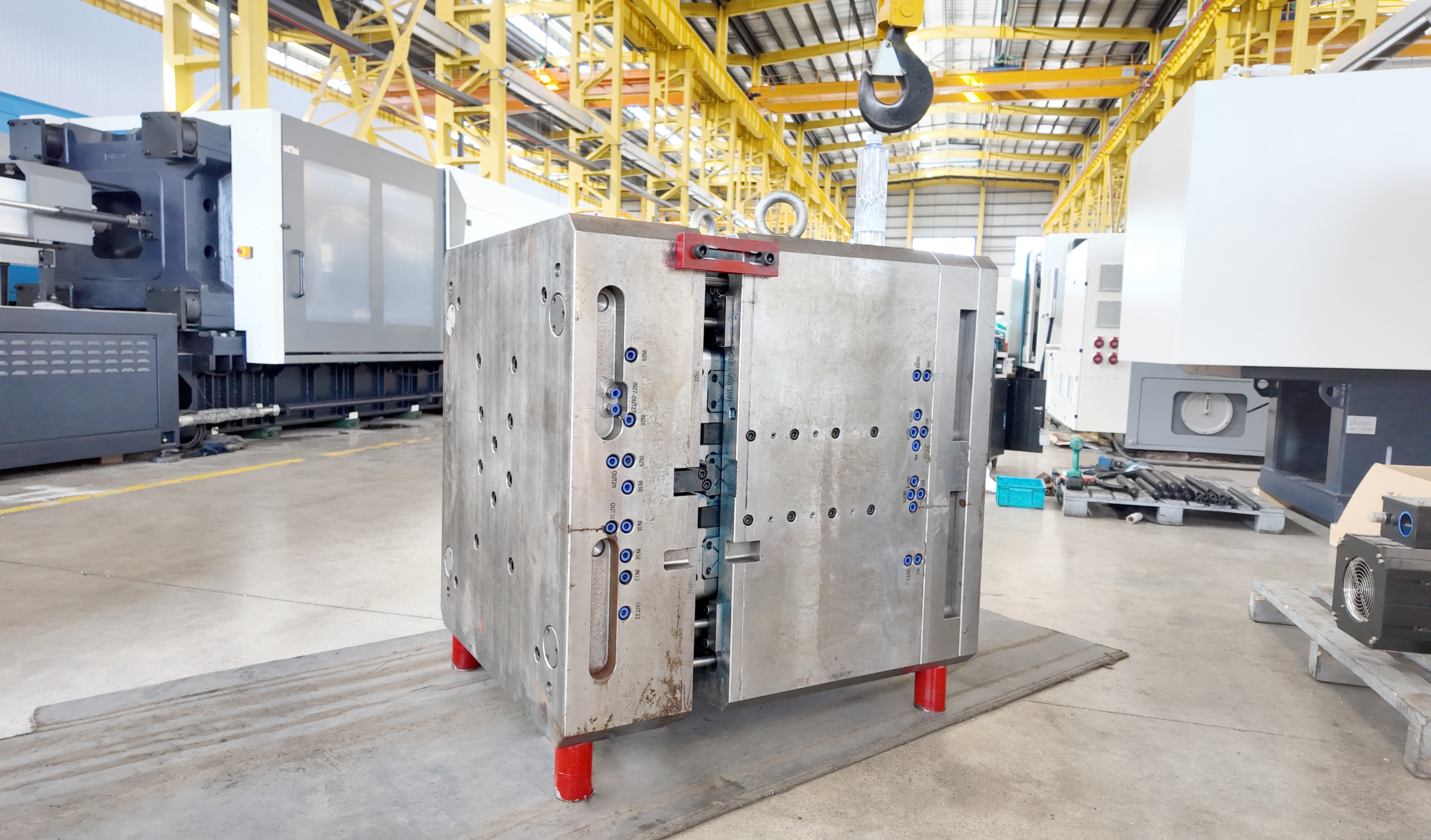 In - Guía de profundidad: Cambio de moldes para la producción de cervezas de cerveza en máquinas de moldeo por inyección