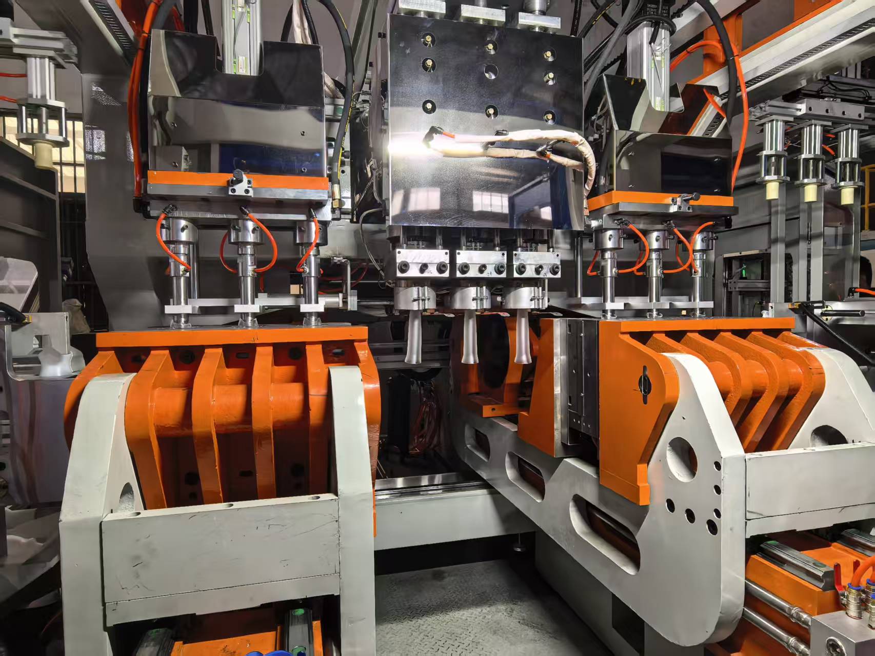 m&aacute;quina de moldeo por extrusi&oacute;n y soplado4.jpg